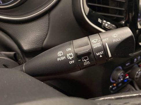 Used 2019 Jeep Cherokee Overland w/ Technology Group AWD/4WD image 31
