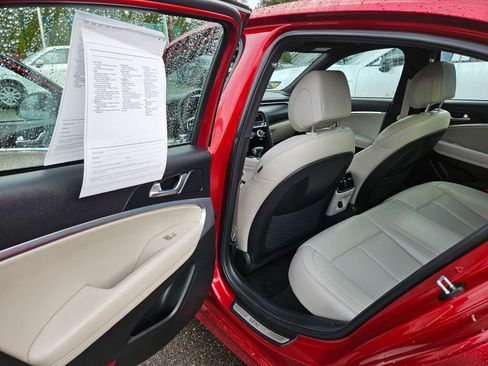 Used 2022 Genesis G70 2.0T image 13