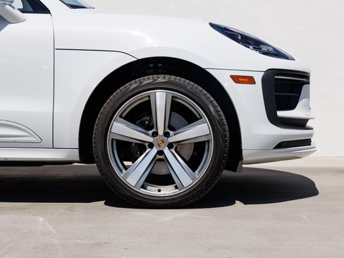 Certified 2022 Porsche Macan S AWD/4WD image 11