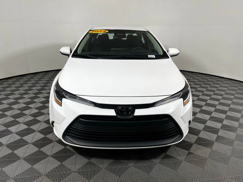 Used 2024 Toyota Corolla LE FWD image 2