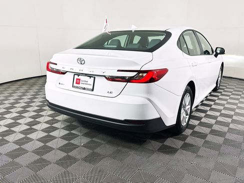 Used 2025 Toyota Camry LE image 3