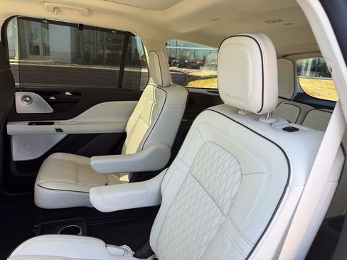 Certified 2023 Lincoln Aviator Black Label image 13