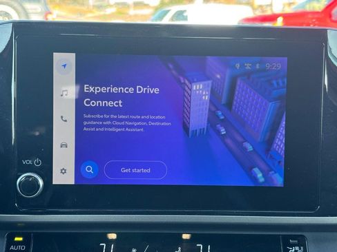 Used 2025 Toyota Camry SE image 13