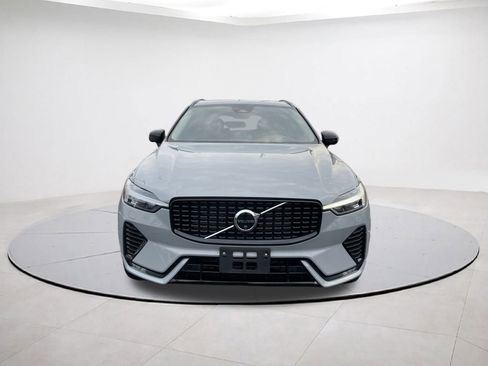 Used 2025 Volvo XC60 B5 Plus image 2