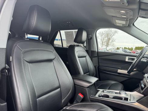 Used 2022 Ford Explorer XLT w/ Equipment Group 202A image 14