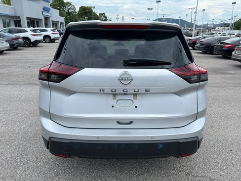 Used 2025 Nissan Rogue SV FWD image 6