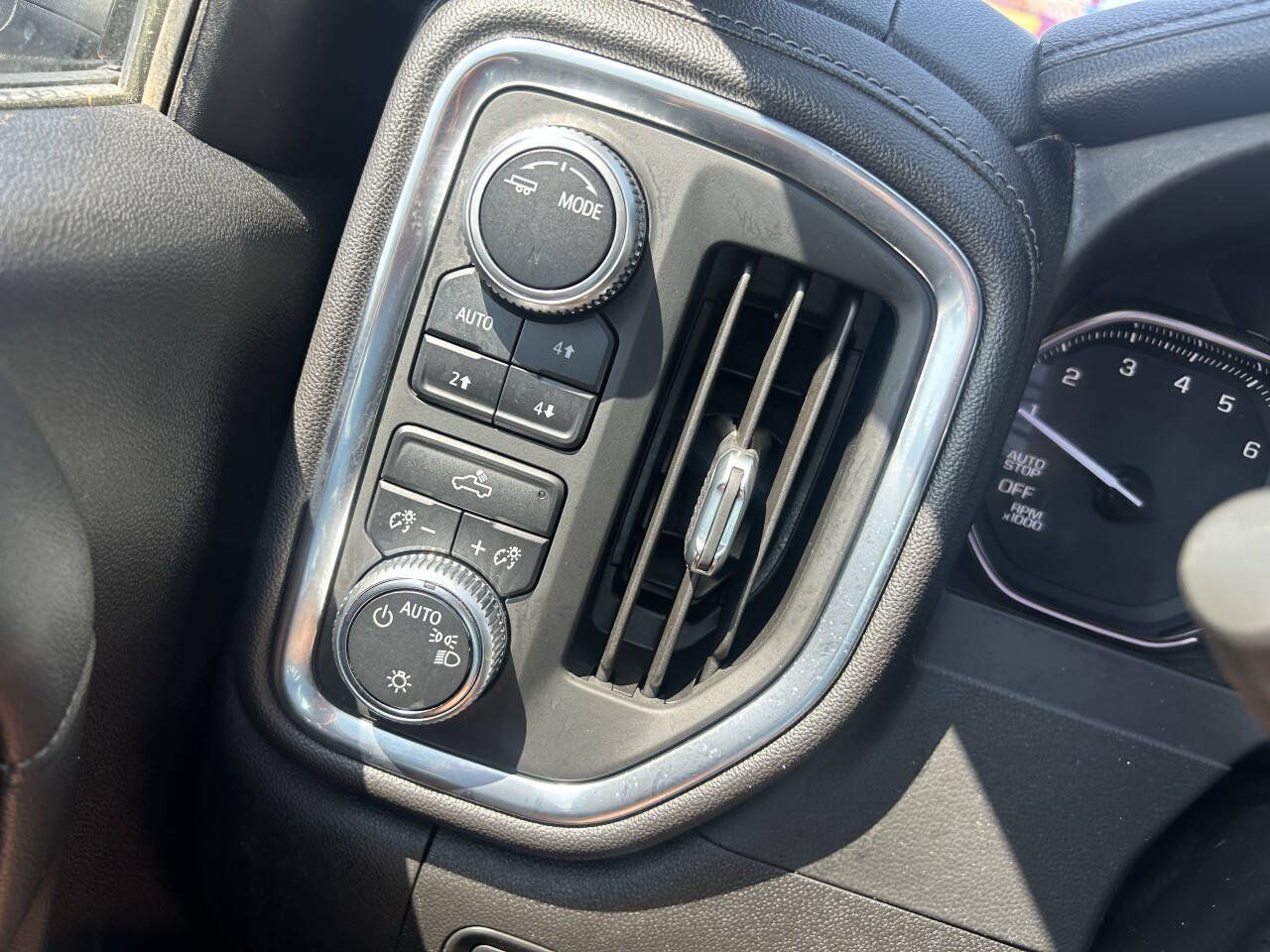 Used 2020 GMC Sierra 1500 SLE w/ SLE Value Package AWD/4WD image 30