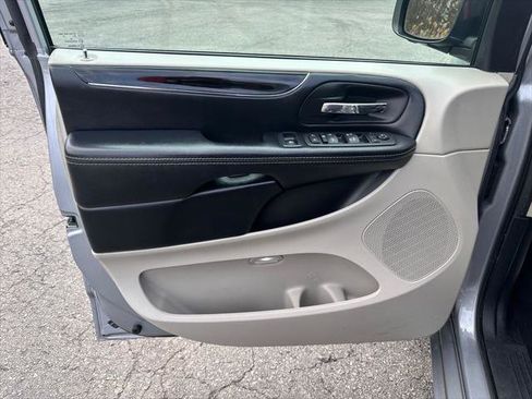 Certified 2019 Dodge Grand Caravan SXT FWD image 19