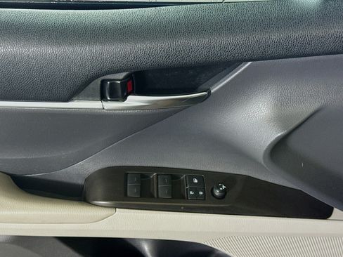 Used 2021 Toyota Camry SE FWD image 23