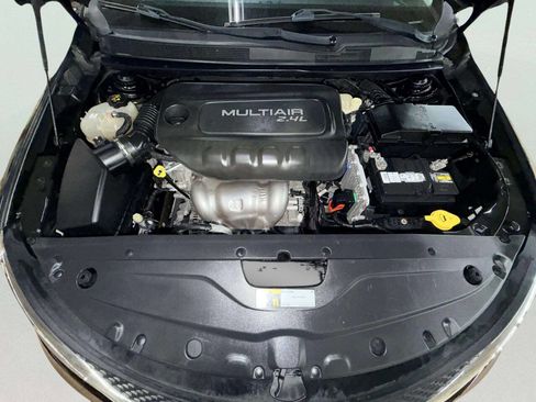 Used 2015 Chrysler 200 Limited w/ Convenience Group FWD image 10