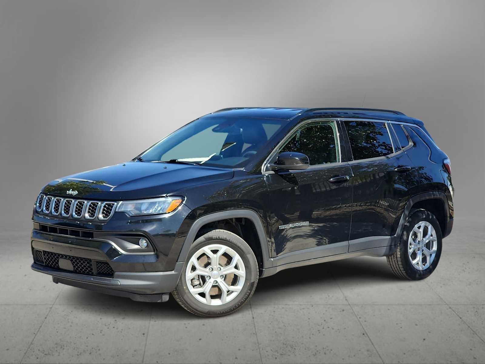 Used 2024 Jeep Compass Latitude AWD/4WD image 1
