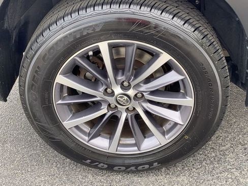 Used 2019 Toyota Highlander XLE FWD image 34