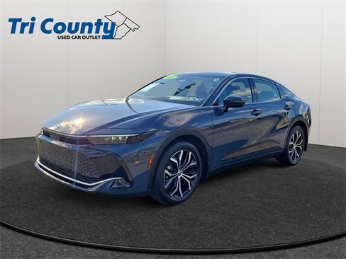 Used 2025 Toyota Crown Limited image 3