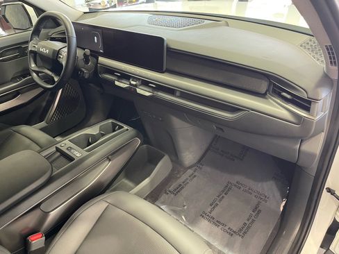 Used 2024 Kia EV9 Light Long Range RWD image 41