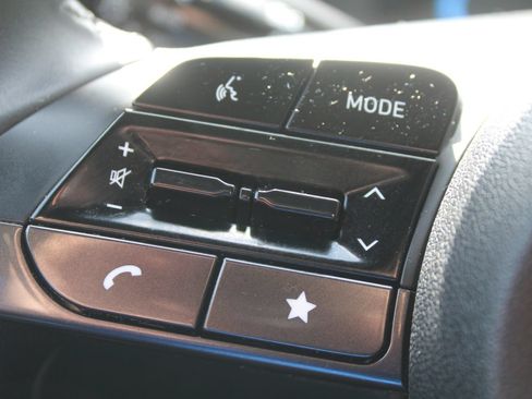Used 2025 Hyundai Elantra Sport FWD image 25