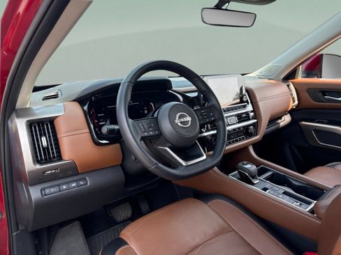 Used 2024 Nissan Pathfinder Platinum FWD image 19
