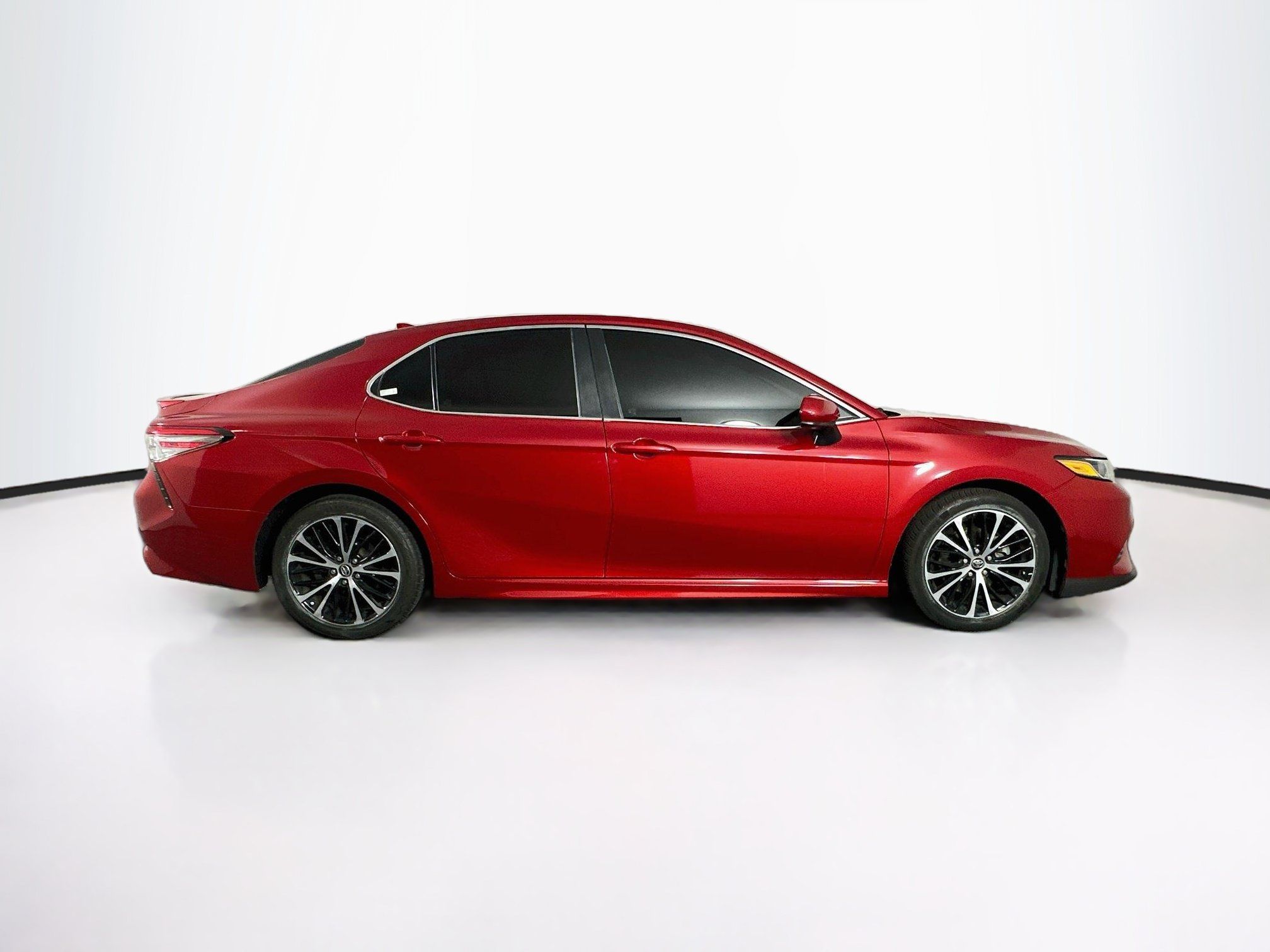 Used 2019 Toyota Camry SE w/ Carpet Mat Package FWD image 10