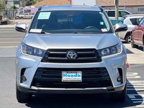 Used 2019 Toyota Highlander SE AWD/4WD image 5