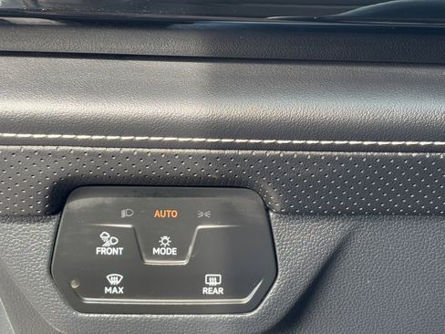 Used 2024 Volkswagen Atlas SE image 28