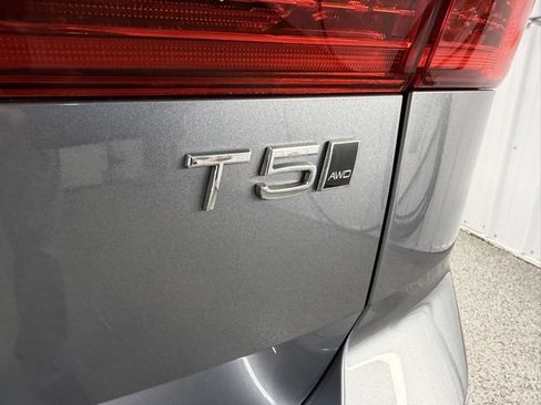 Used 2018 Volvo XC60 T5 Momentum w/ Vision Package image 31