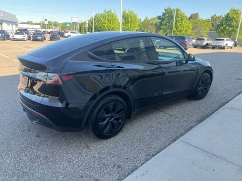 Used 2024 Tesla Model Y Long Range RWD image 3