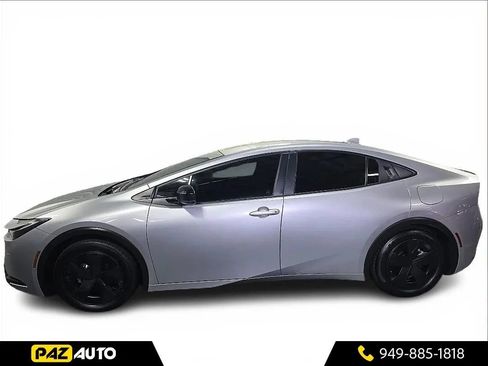 Used 2024 Toyota Prius LE FWD image 2