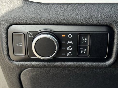 Used 2024 Ford Explorer XLT image 35