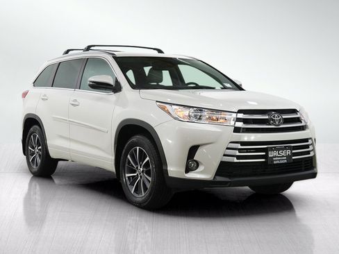 Used 2017 Toyota Highlander XLE w/ Protection Package #3 AWD/4WD image 7