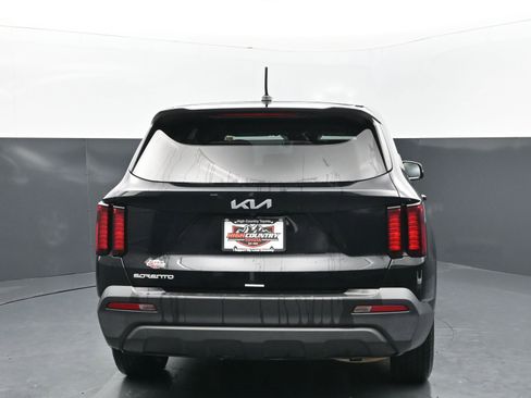 Used 2023 Kia Sorento LX FWD image 5