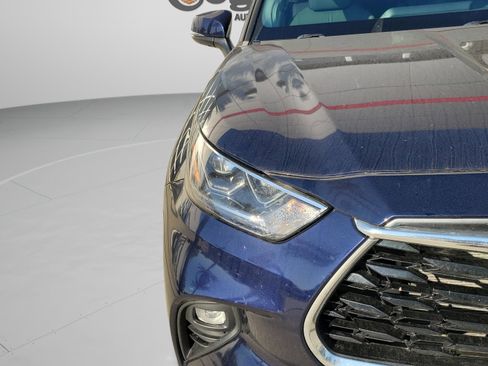 Used 2023 Toyota Highlander Limited image 11