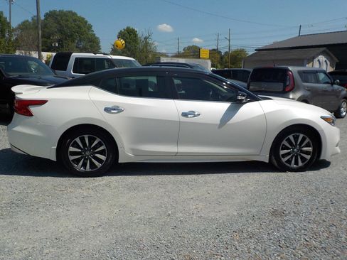Used 2017 Nissan Maxima Platinum image 6