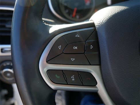 Used 2019 Jeep Cherokee Limited image 27