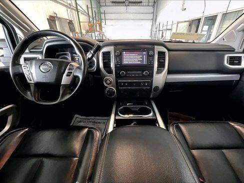 Used 2018 Nissan Titan PRO-4X w/ Pro-4x Convenience Package AWD/4WD image 21