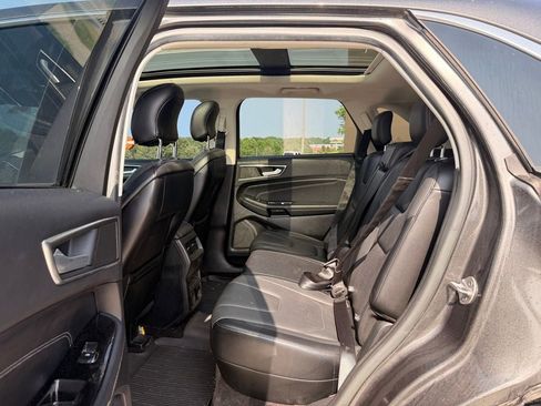 Used 2017 Ford Edge Titanium w/ Equipment Group 302A AWD/4WD image 24
