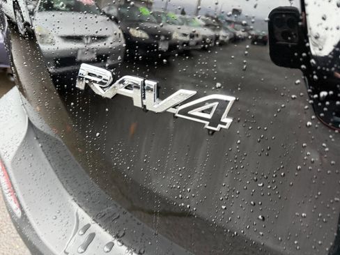 Used 2015 Toyota RAV4 LE image 8