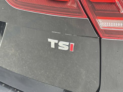 Used 2018 Volkswagen Tiguan SEL Premium image 29