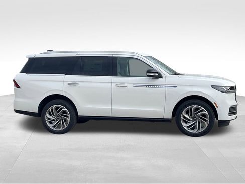 New 2025 Lincoln Navigator Reserve image 6