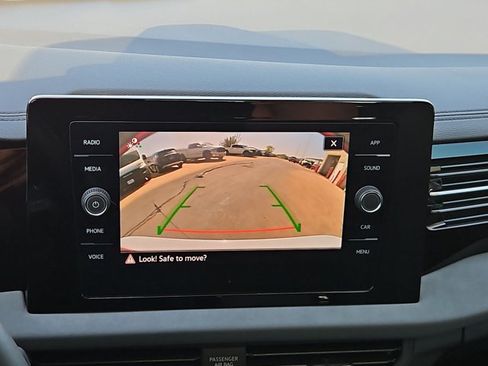 Used 2025 Volkswagen Jetta SE FWD image 12
