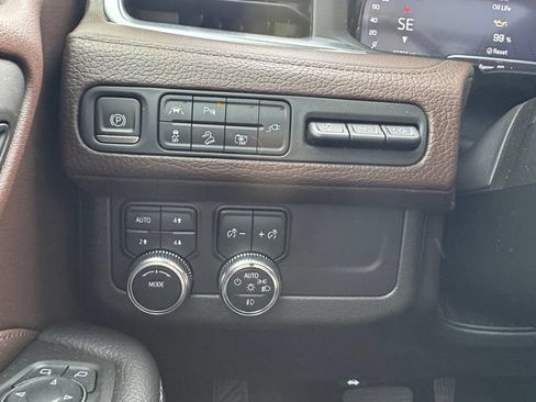 Used 2022 GMC Yukon XL Denali AWD/4WD image 15