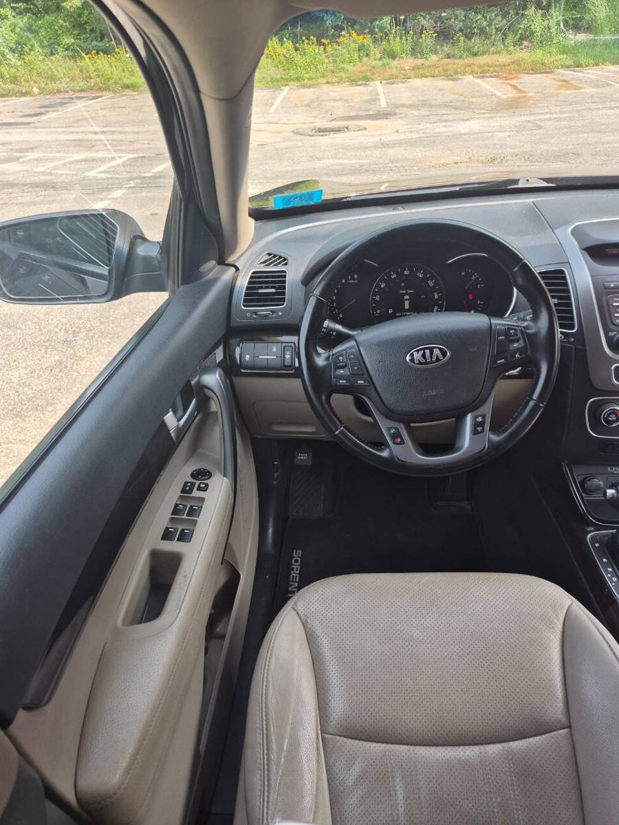Used 2014 Kia Sorento LX w/ Premium Package AWD/4WD image 8