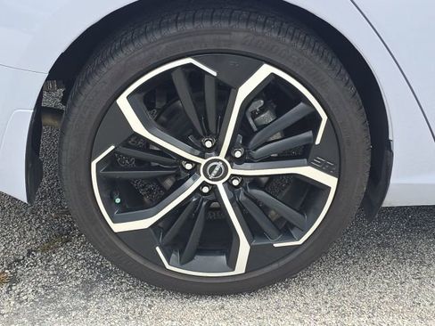 Used 2024 Nissan Altima 2.5 SR w/ SR Premium Package image 10