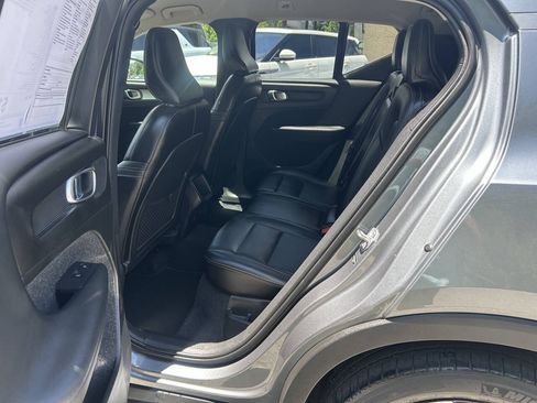 Used 2019 Volvo XC40 T5 Momentum AWD/4WD image 16