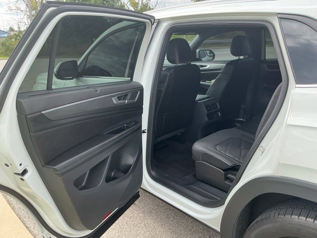 Used 2024 Volkswagen Atlas Cross Sport SE FWD image 15