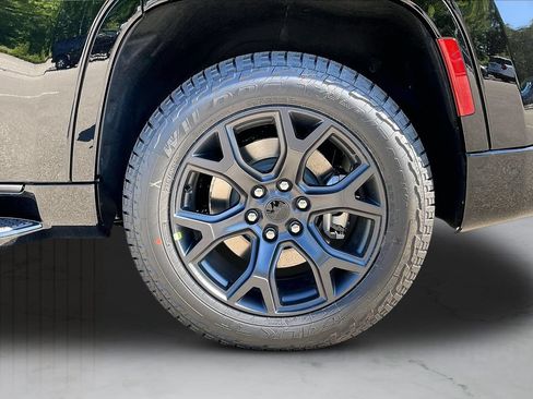 New 2026 Jeep Grand Wagoneer 4WD image 37