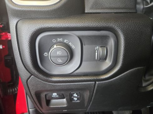 Used 2022 RAM 1500 Big Horn AWD/4WD image 18