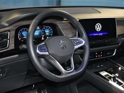 Certified 2025 Volkswagen Atlas SEL Premium R-Line image 2