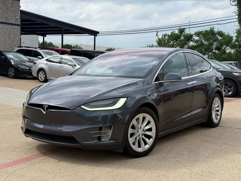 Used 2018 Tesla Model X 100D image 2
