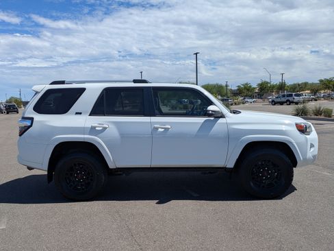 Used 2022 Toyota 4Runner SR5 Premium w/ Moonroof Package AWD/4WD image 6