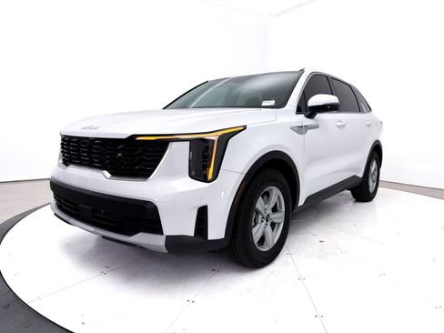 Certified 2024 Kia Sorento LX FWD image 14