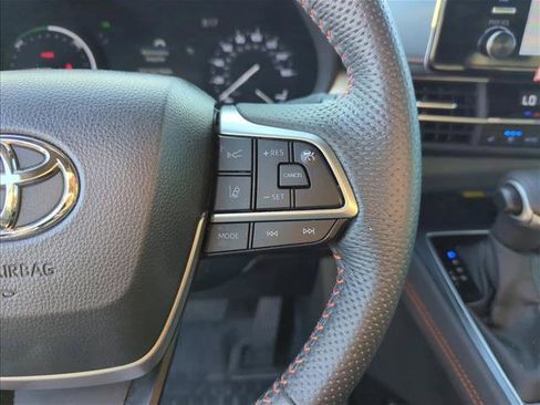 Used 2024 Toyota Sienna XSE w/ XSE Premium Package image 15